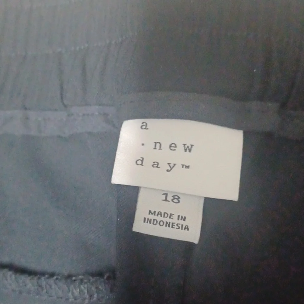 a new day Black Cropped Pants - Picture 6 of 7